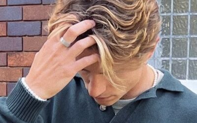 Comment réussir ta coiffure avec une raie au milieu : astuces et produits tendances