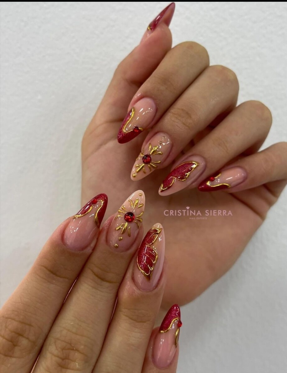 Manucure rouge créative