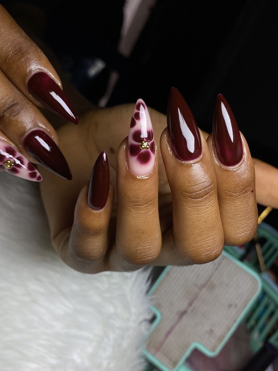 Ongles rouges manucure