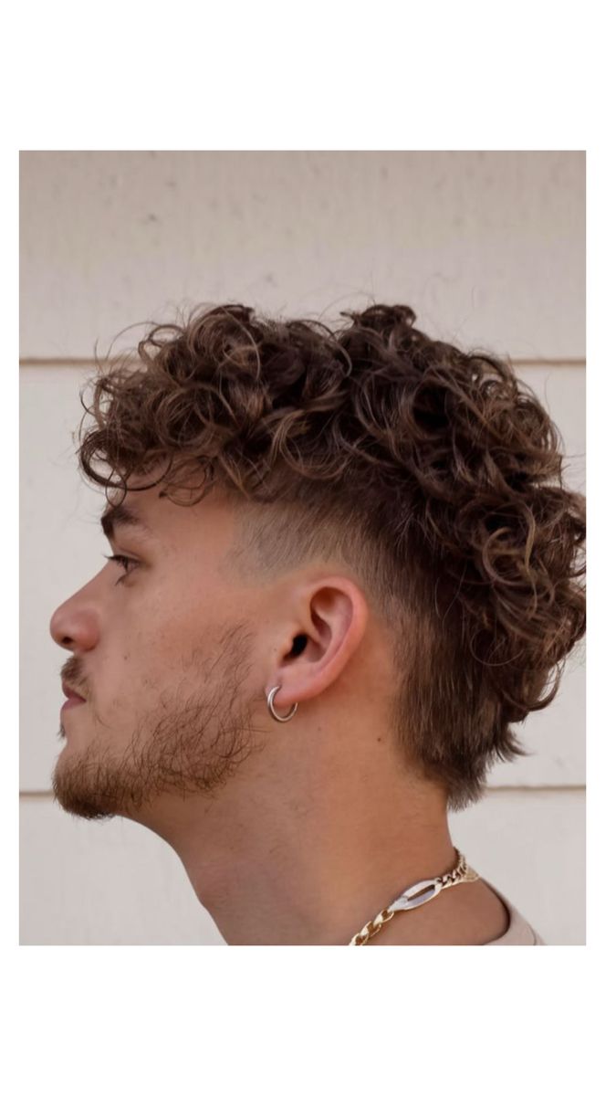 Cheveux bouclés homme dégradé
