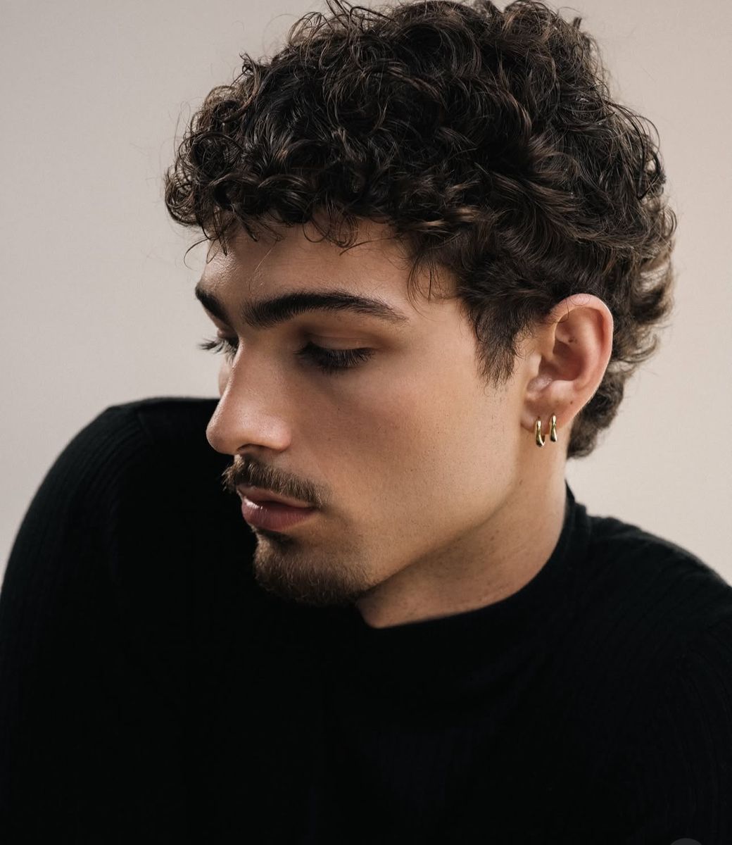 Cheveux bouclés homme dégradé