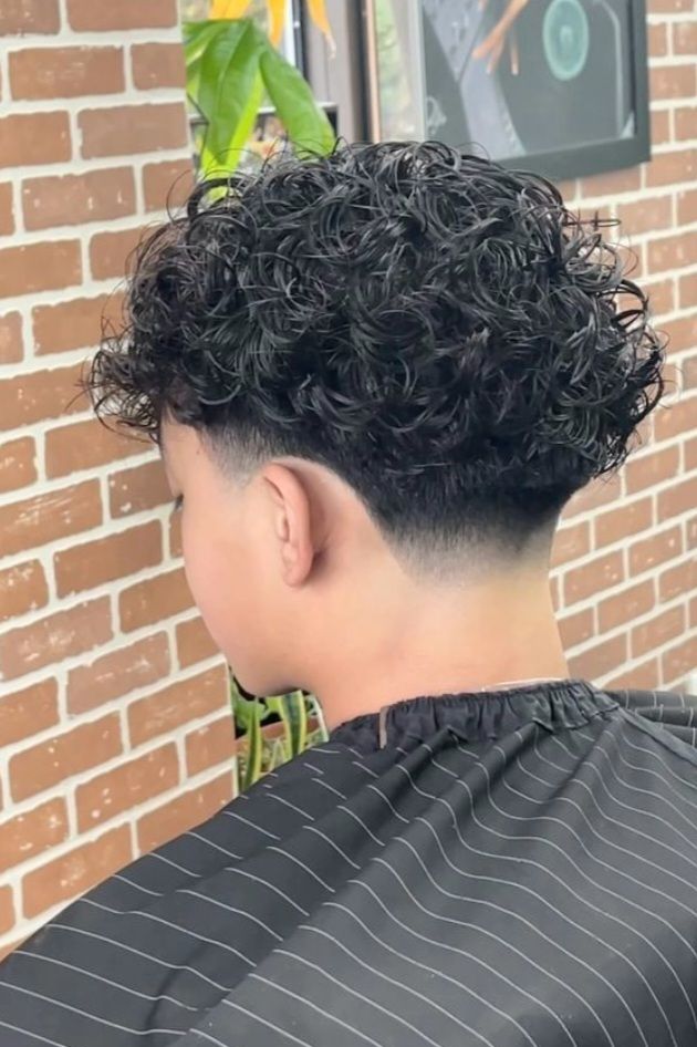 Cheveux bouclés homme dégradé