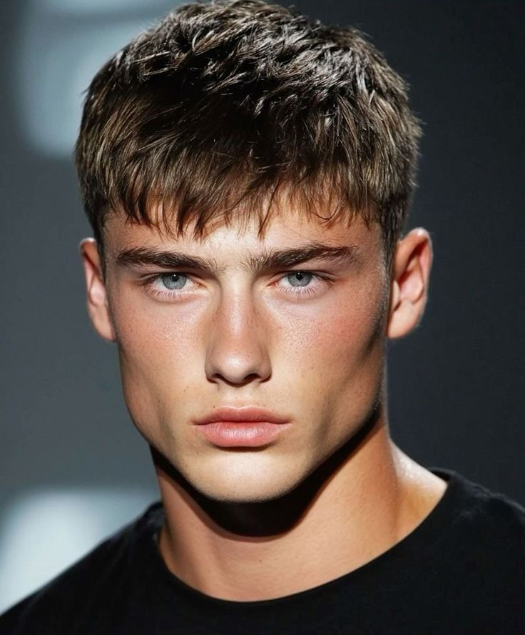coupe homme court moderne