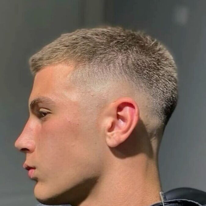 Coupe de cheveux homme court sans dégradé : Simplicité et élégance