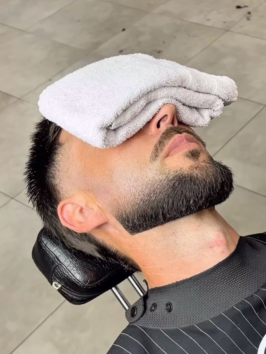 Look moderne barbe courte