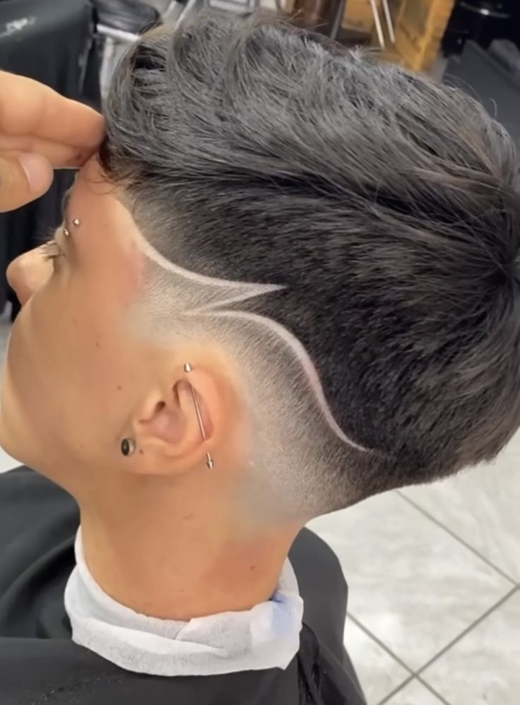 Trait élégant pour coupe homme