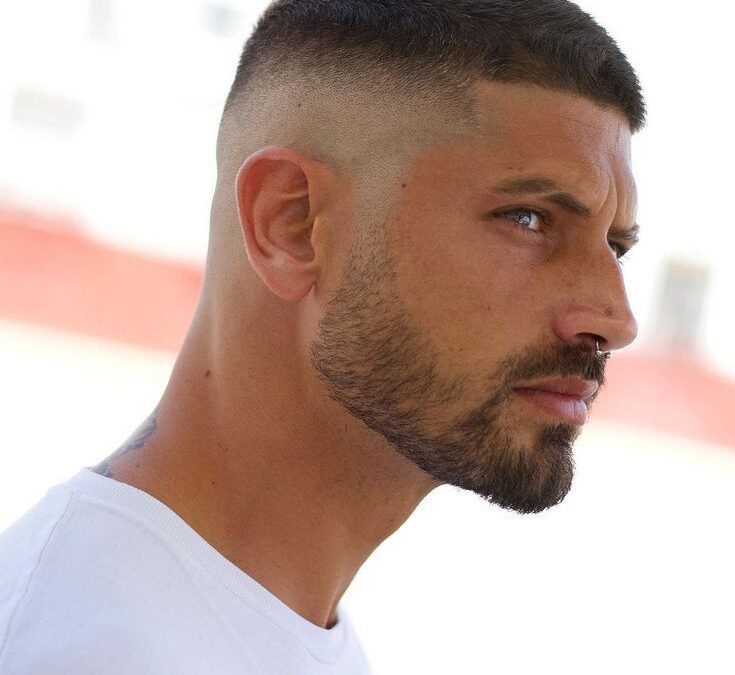 Coupe très courte homme : Un look minimaliste et chic