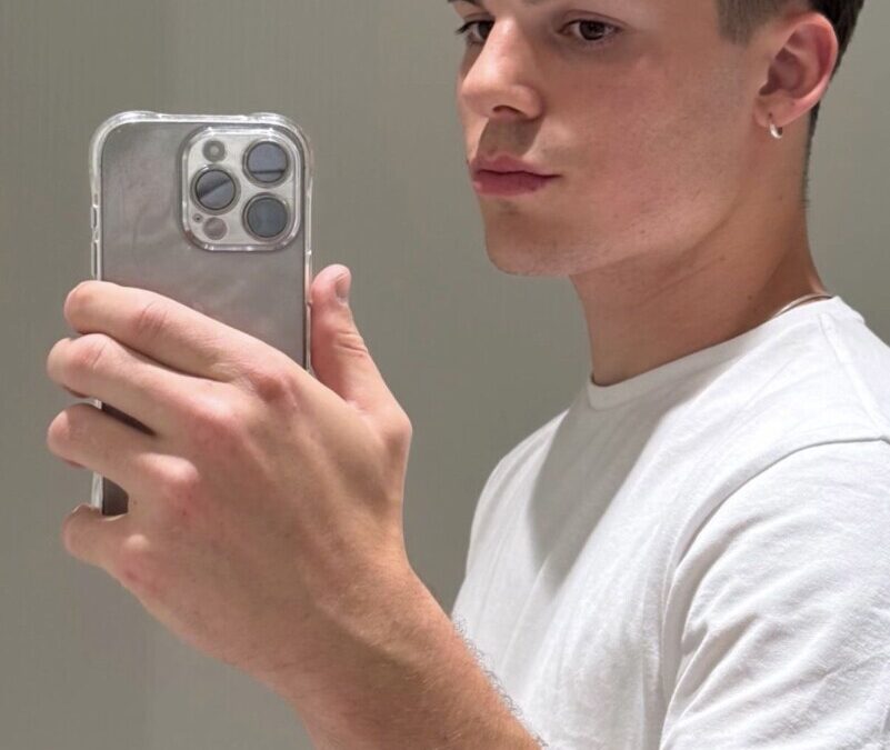 Coupe homme courte tendance : le style moderne qui fait la différence