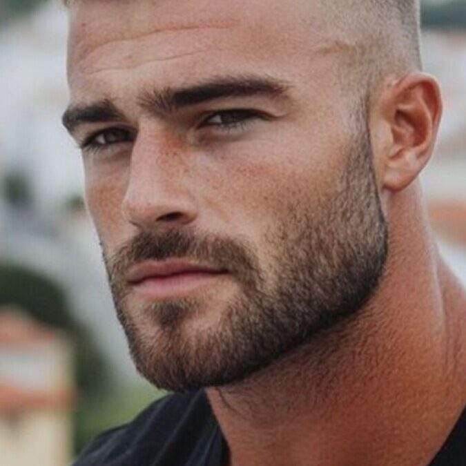 Dégradé Coupe Viking Homme Court : Un Style Audacieux